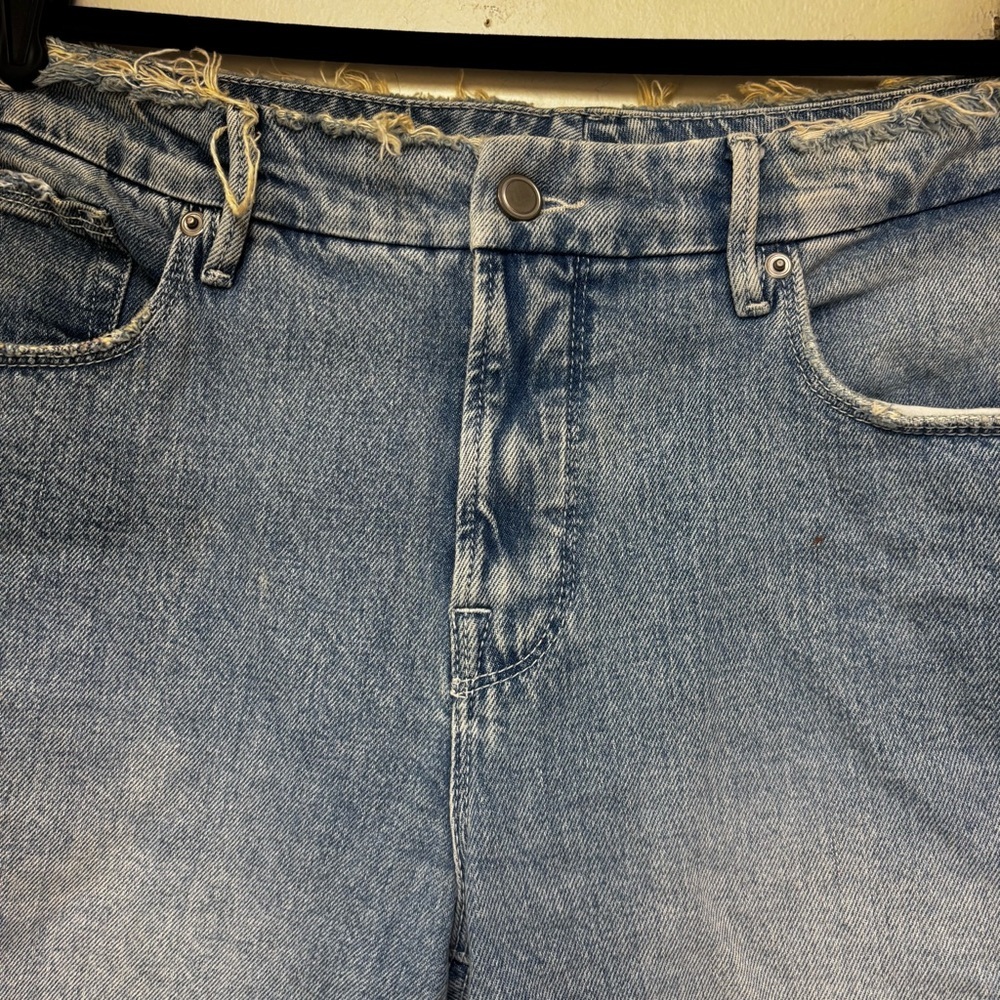 Good American Mid Rise Weekender Jeans - Picture 5 of 12